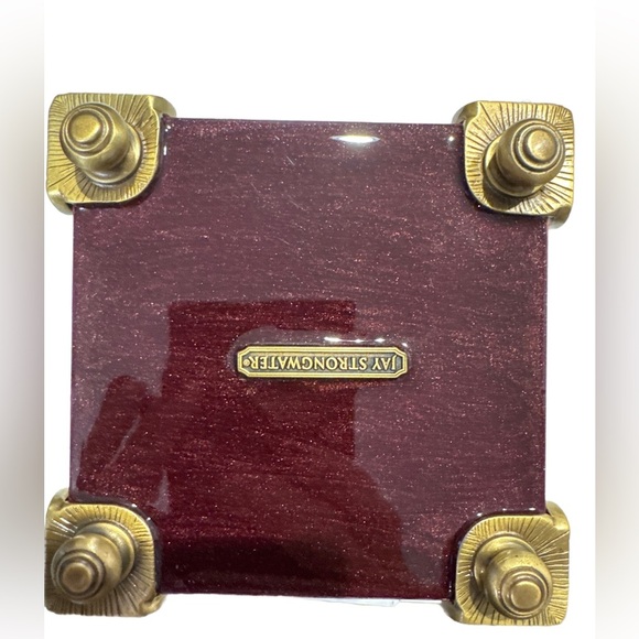 JAY STRONGEATER STATIONERY SQUARE MEDALLION BOX. “CHRISTINA” JEWELRY COLOR
5069 - Picture 8 of 11